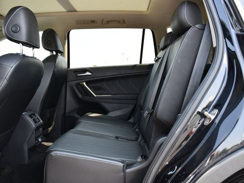 Used 2022 Volkswagen Tiguan SE FWD image 16