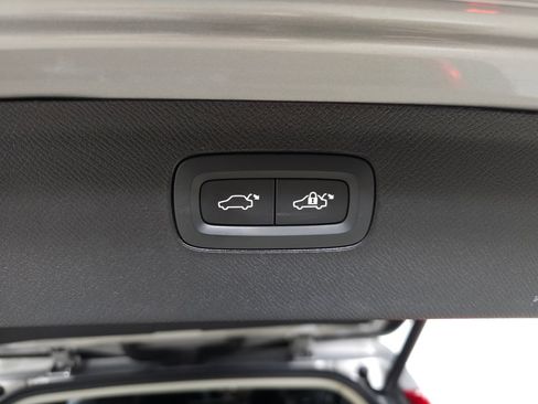 Used 2025 Volvo XC90 B6 Plus w/ Protection Package AWD/4WD image 9