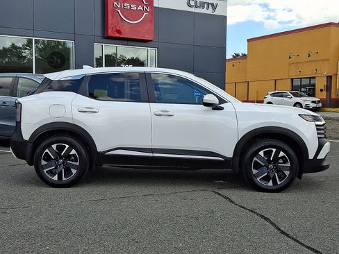 Certified 2025 Nissan Kicks SV AWD/4WD image 8