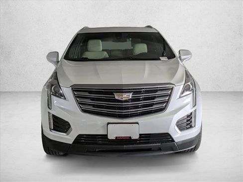 Used 2017 Cadillac XT5 FWD image 2