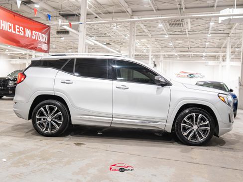 Used 2019 GMC Terrain Denali w/ Advanced Safety Package image 7