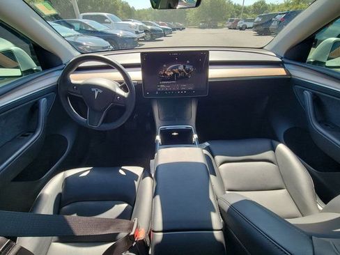 Used 2023 Tesla Model Y Long Range AWD/4WD image 2