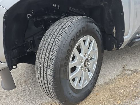 Used 2025 Toyota Tacoma SR5 image 31