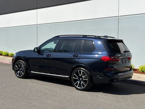 Used 2022 BMW X7 xDrive40i w/ M Sport Package AWD/4WD image 4