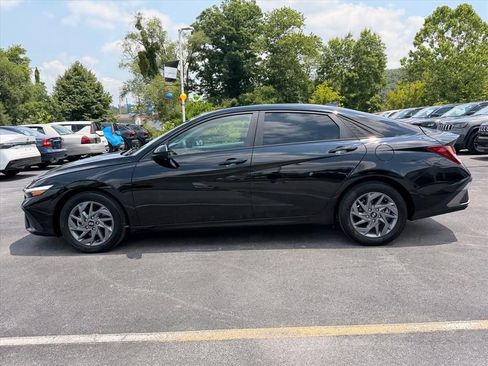 Used 2024 Hyundai Elantra SEL FWD image 8