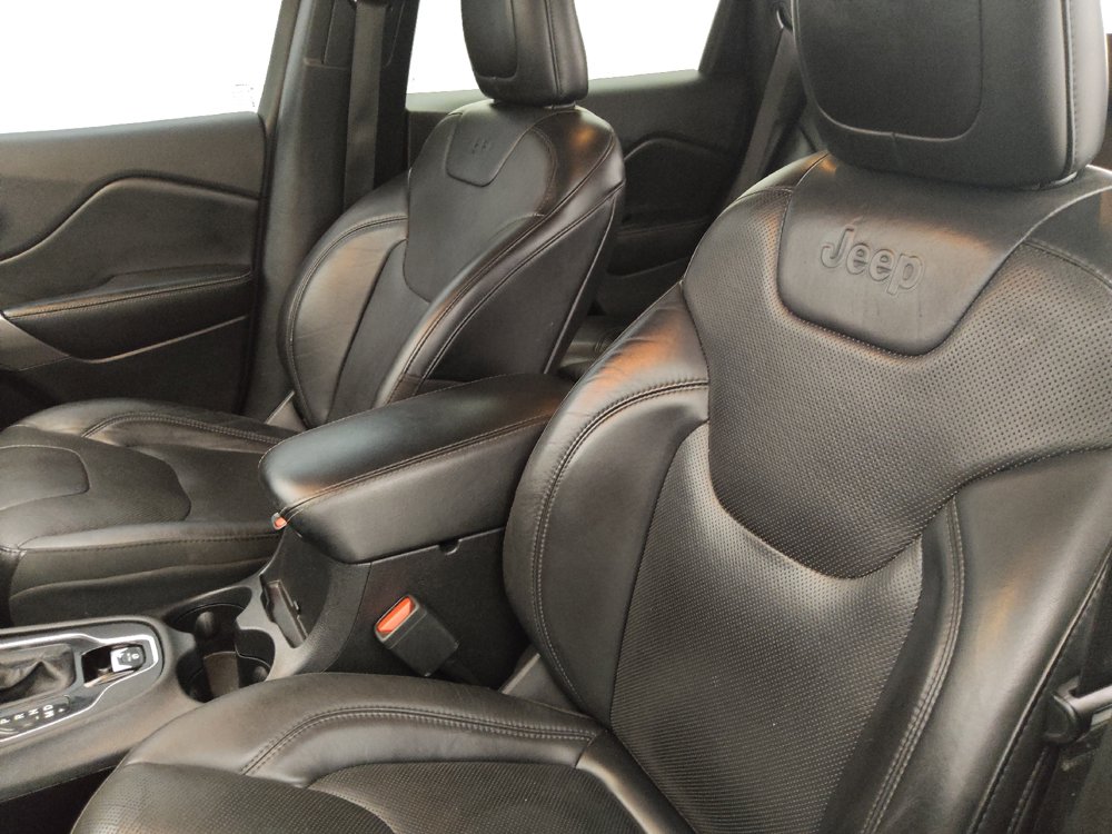 Used 2019 Jeep Cherokee Limited FWD image 17