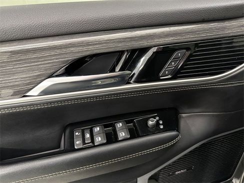 Used 2022 Jeep Wagoneer Series III w/ Premium Group I image 23