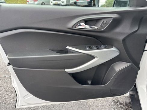 Used 2024 Chevrolet Trax RS w/ Sunroof Package image 20