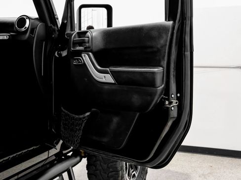 Used 2016 Jeep Wrangler Unlimited Rubicon AWD/4WD image 47