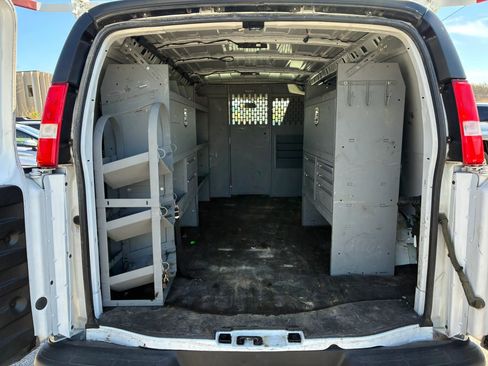 Used 2019 Chevrolet Express 3500 w/ Driver Convenience Package image 3