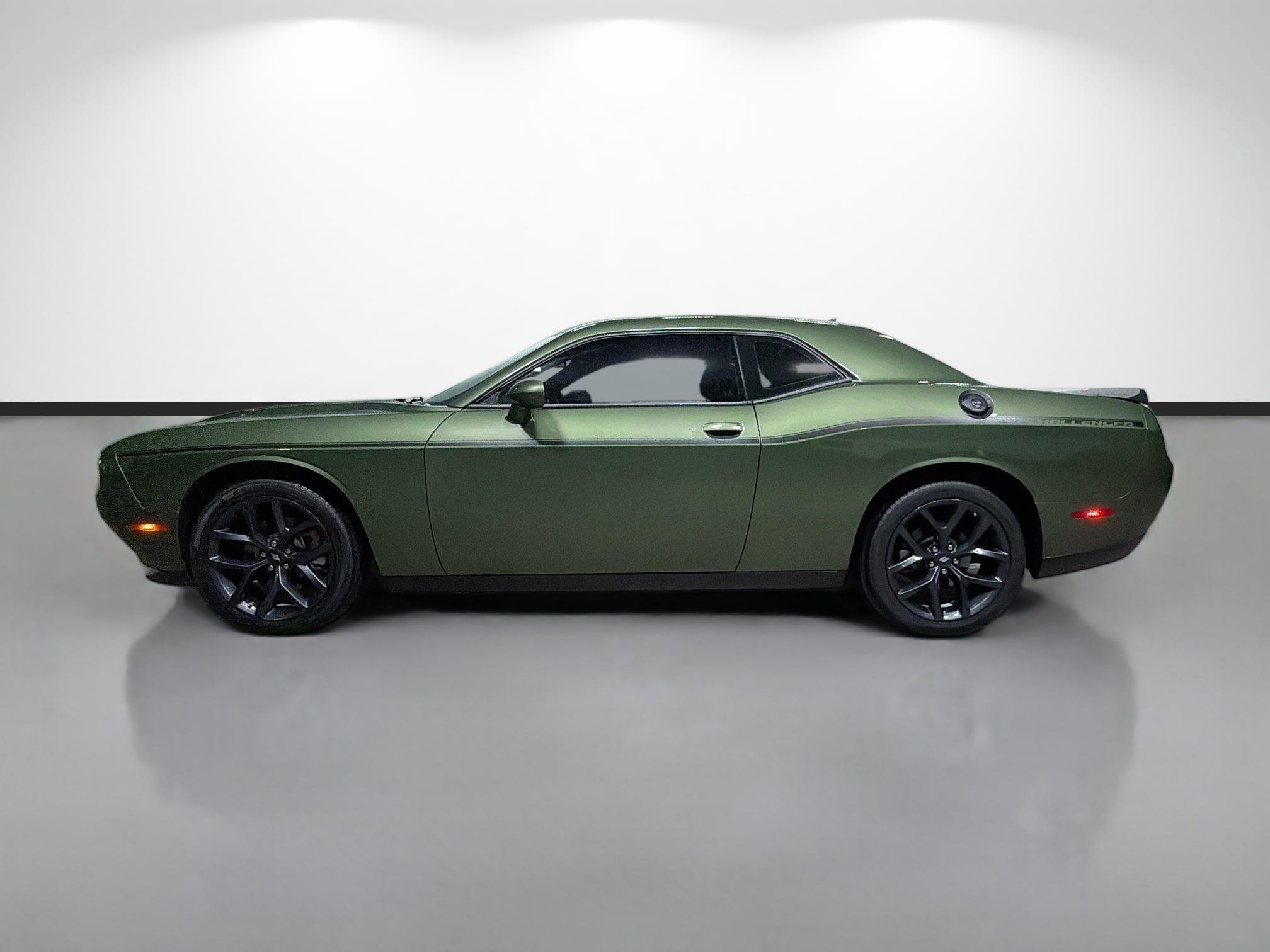 Used 2023 Dodge Challenger SXT w/ Plus Package RWD image 6