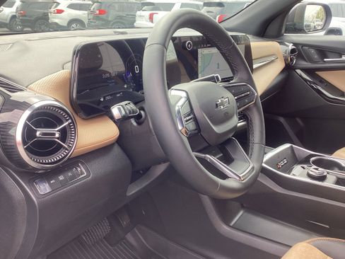 Used 2026 Chevrolet Equinox ACTIV w/ Convenience Package III image 11