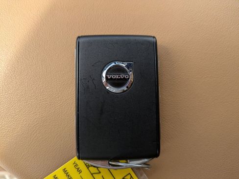 Certified 2023 Volvo XC60 B6 Ultimate w/ Protection Package Premier AWD/4WD image 30
