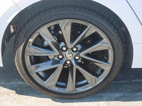 Used 2025 Toyota Corolla SE w/ Convenience Package image 16