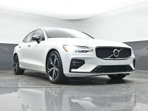 Used 2025 Volvo S60 B5 Plus FWD image 36