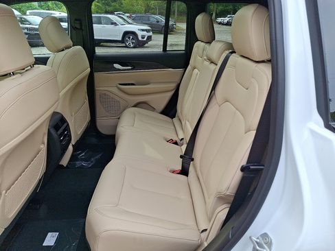 New 2025 Jeep Grand Cherokee Limited image 6