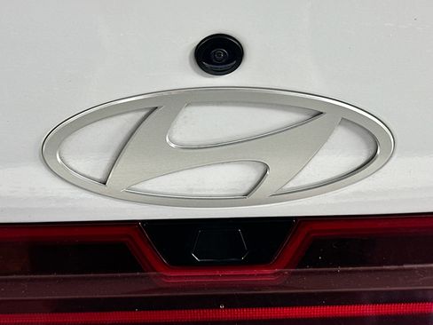 Used 2025 Hyundai Elantra SEL image 30