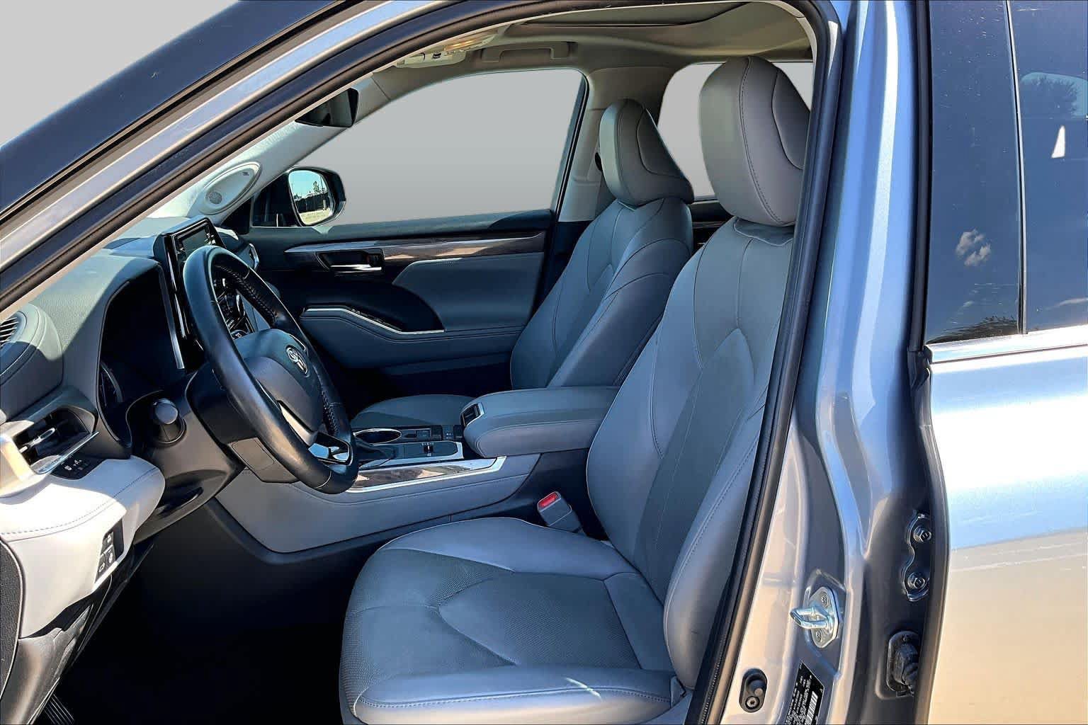 Used 2022 Toyota Highlander Limited FWD image 8