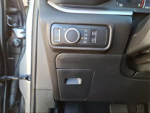 Used 2022 Ford Explorer XLT image 15