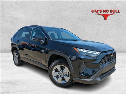 Used 2023 Toyota RAV4 XLE image 1