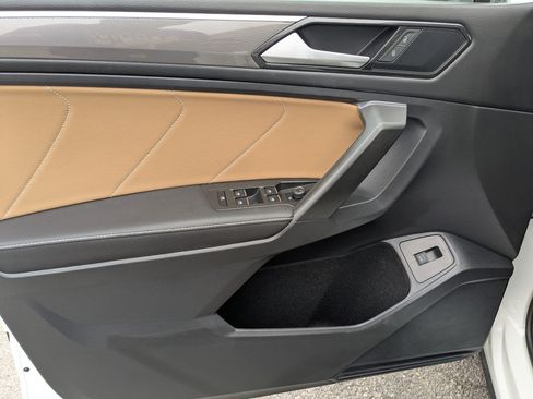 Used 2022 Volkswagen Tiguan SE R-Line image 14