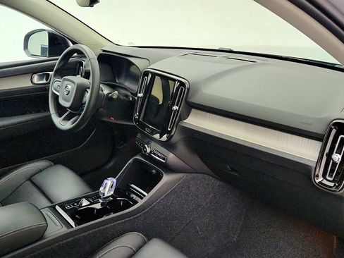 Used 2024 Volvo XC40 B5 Plus w/ Climate Package image 25