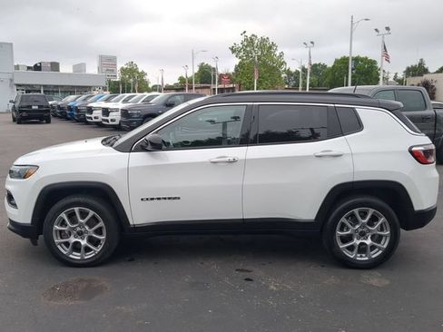 Used 2025 Jeep Compass Limited AWD/4WD image 3