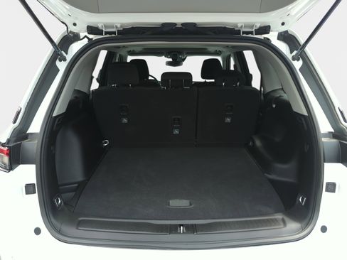 Used 2023 Jeep Grand Cherokee Laredo AWD/4WD image 10