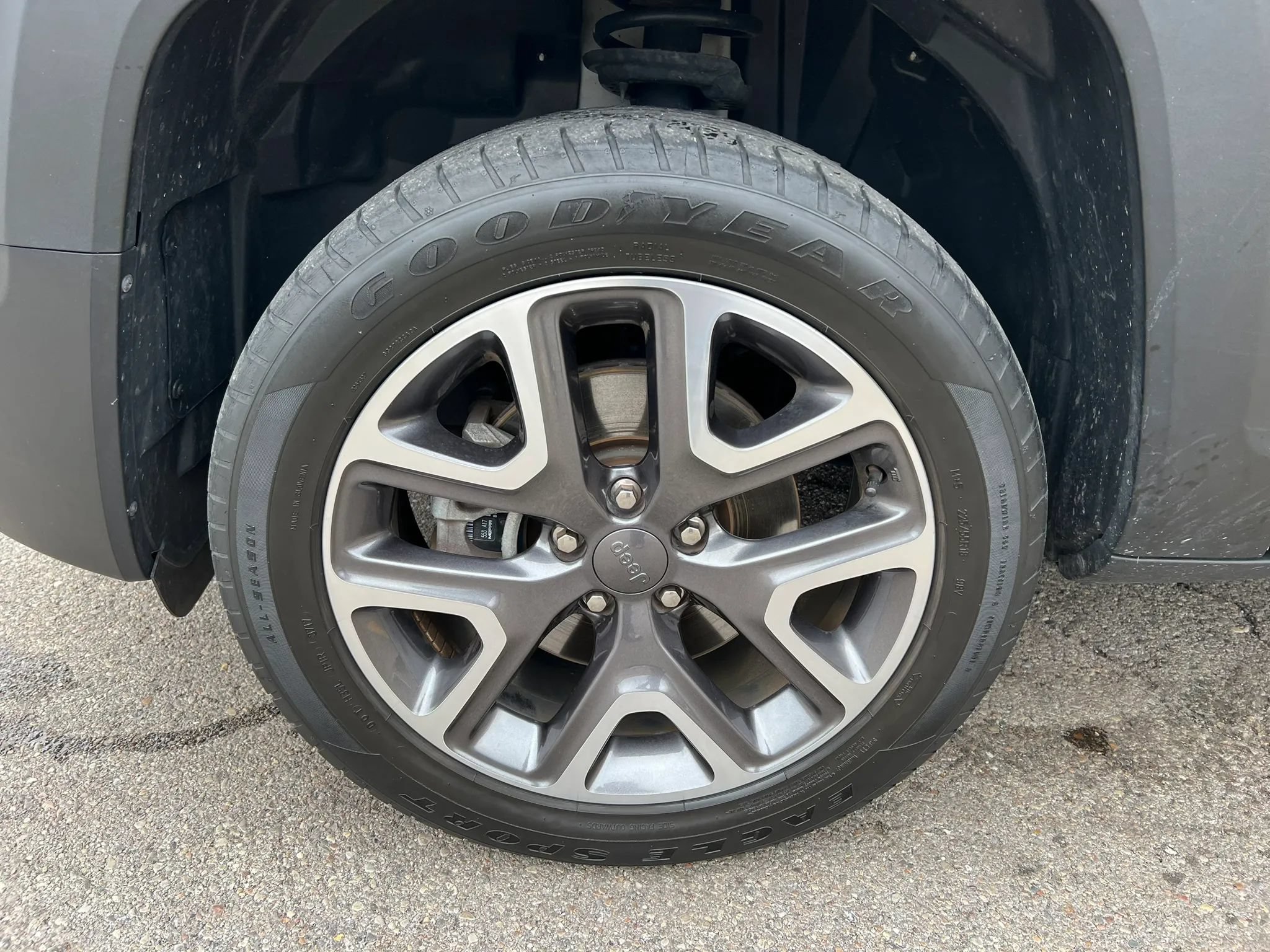 Used 2017 Jeep Renegade Latitude w/ Cold Weather Group AWD/4WD image 9