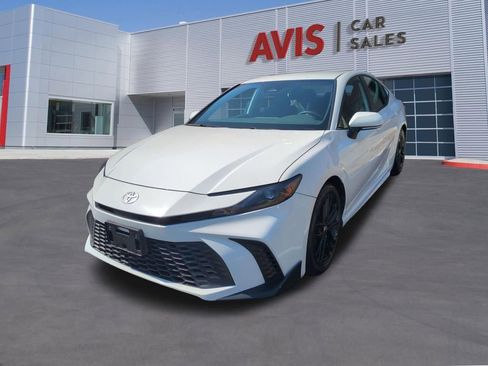 Used 2025 Toyota Camry SE FWD image 1
