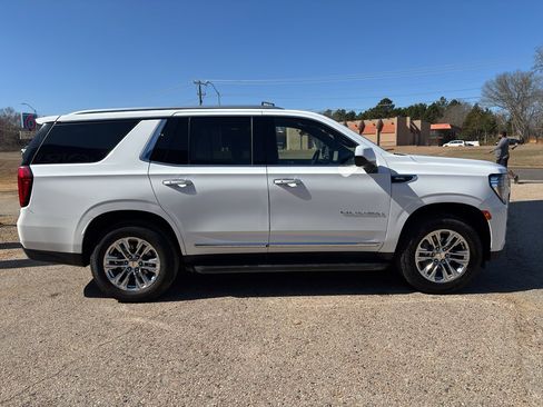 Used 2024 GMC Yukon SLT image 10