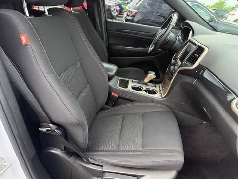 Used 2016 Jeep Grand Cherokee Laredo 75th Anniversary AWD/4WD image 6