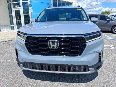 Used 2023 Honda Pilot Touring image 2