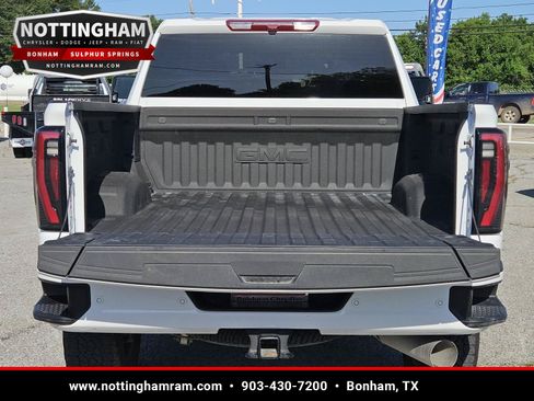 Used 2025 GMC Sierra 2500 AT4 AWD/4WD image 9