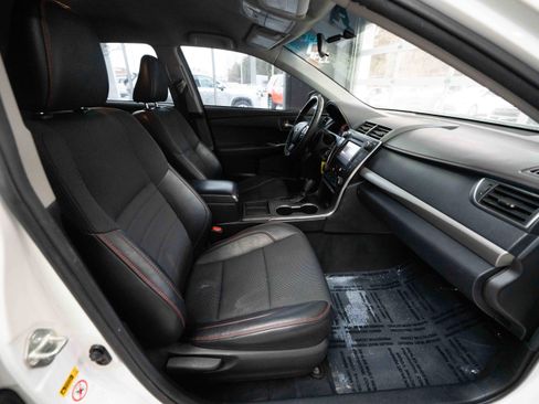 Used 2016 Toyota Camry SE image 26
