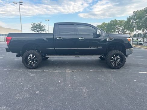 Used 2017 Nissan Titan SL AWD/4WD image 2