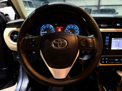 Used 2017 Toyota Corolla LE FWD image 31