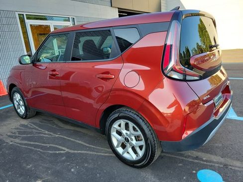 Used 2024 Kia Soul LX w/ Option Group 015 FWD image 5