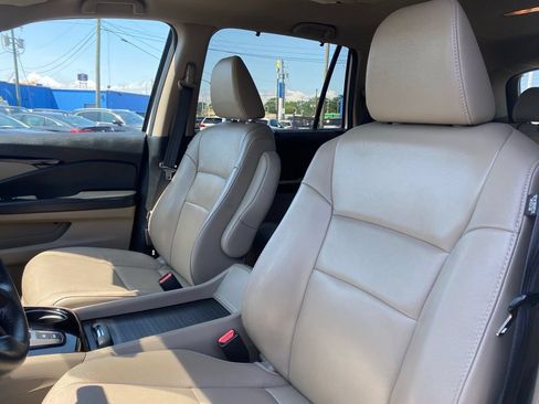 Used 2022 Honda Pilot Touring image 11