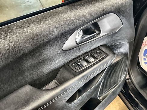 Used 2025 Chrysler Voyager LX image 14