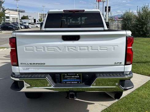 Used 2024 Chevrolet Silverado 3500 LTZ w/ LTZ Convenience Package AWD/4WD image 4