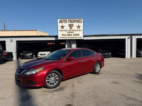 Used 2017 Nissan Altima 2.5 S w/ Power Driver Seat Package FWD image 1