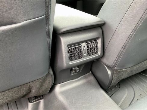 Used 2025 Toyota Camry SE w/ Convenience Package FWD image 33