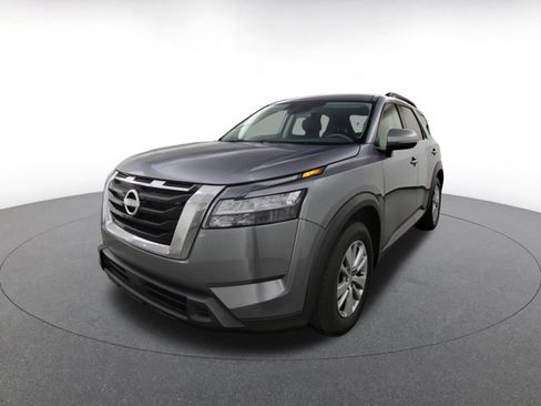 Used 2025 Nissan Pathfinder SV FWD image 3