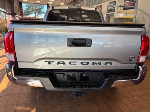 Used 2016 Toyota Tacoma SR5 w/ SR5 Appearance Package (SN) image 8