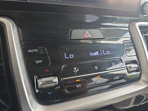 Certified 2022 Kia Sorento X-Line EX AWD/4WD image 16
