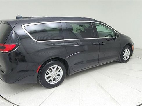Used 2022 Chrysler Pacifica Touring-L image 5