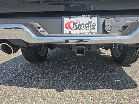 New 2026 RAM 1500 4x4 Crew Cab image 17