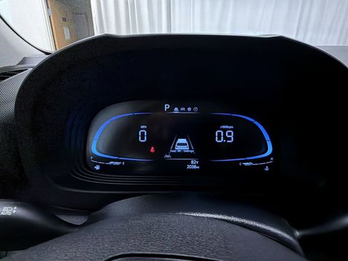 Used 2025 Hyundai Venue SEL FWD image 11