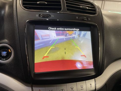 Used 2019 Dodge Journey SE FWD image 19